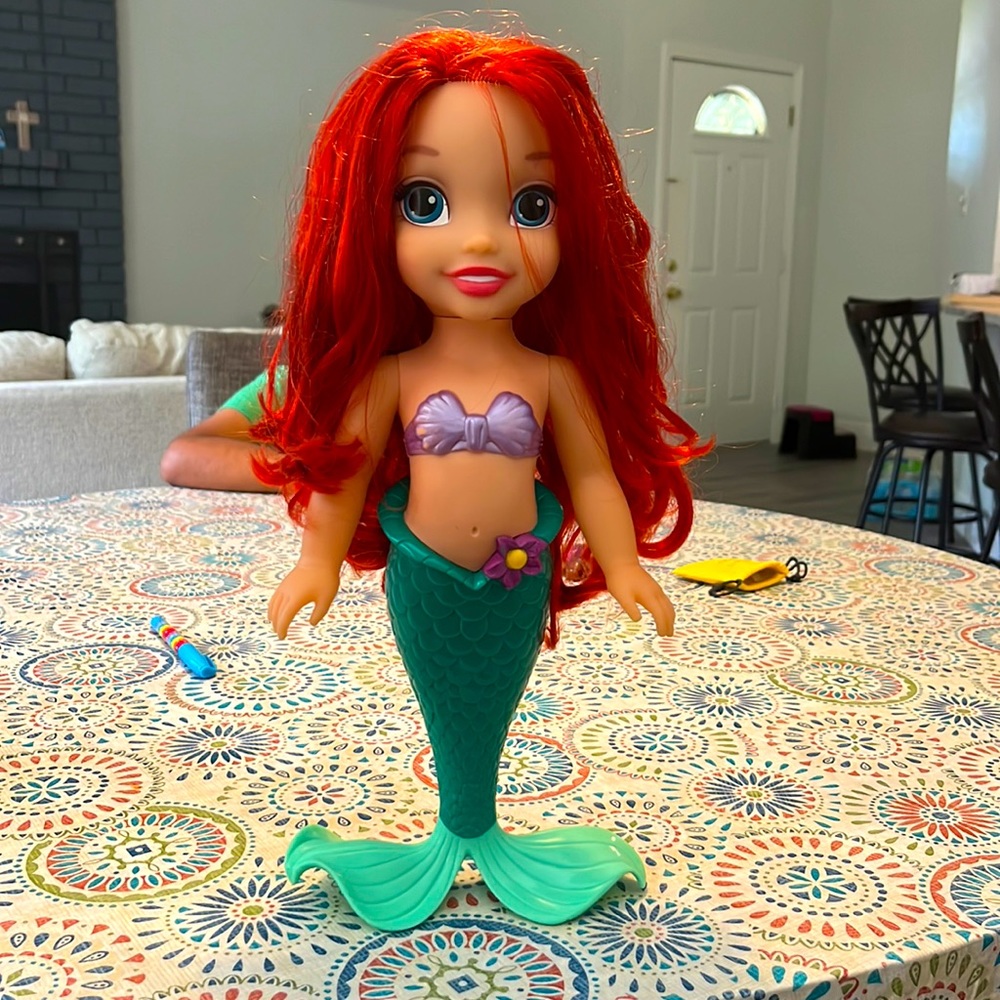 Ariel Disney princess color of the sea
